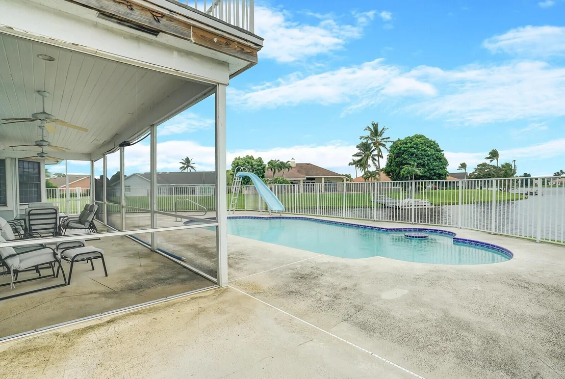 Photo of 2000 Henley Place