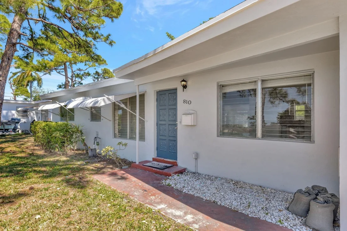 Photo of 810 SE 1st Avenue