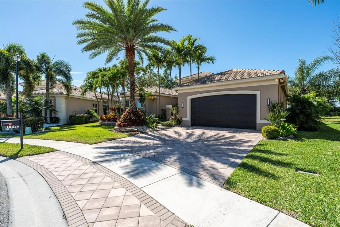 Photo of 10576 Whitewind Circle