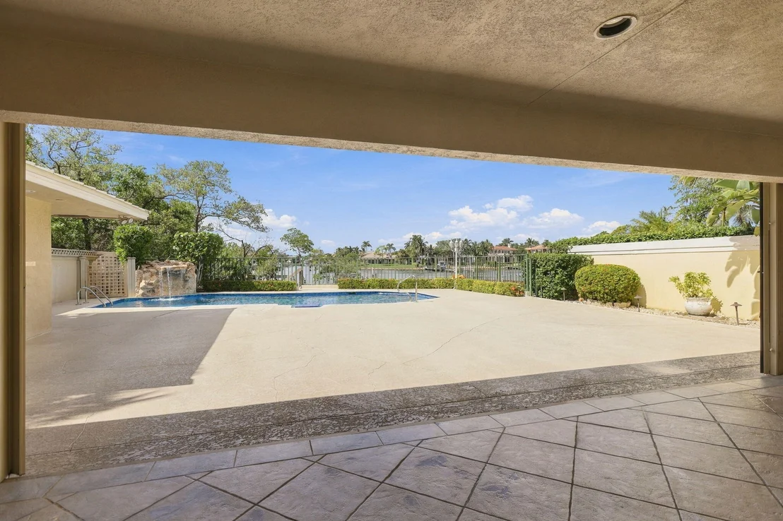 Photo of 352 River Edge Road