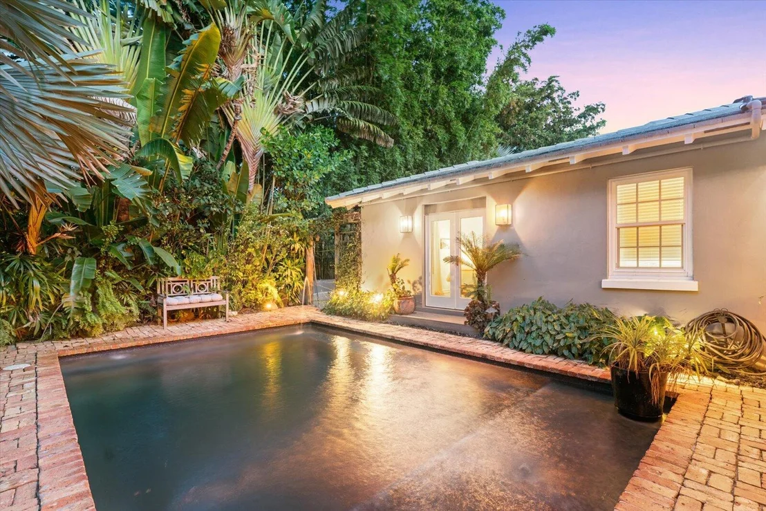Photo of 733 Sunset Road