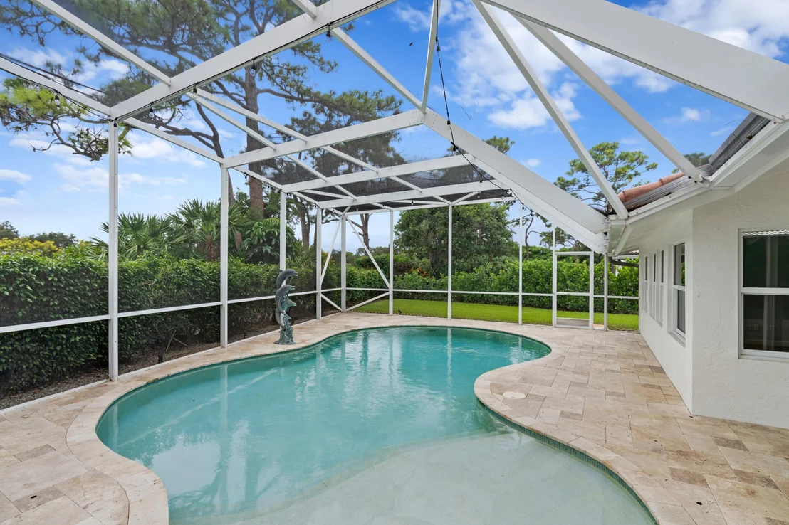 Photo of 925 Foxpointe Circle
