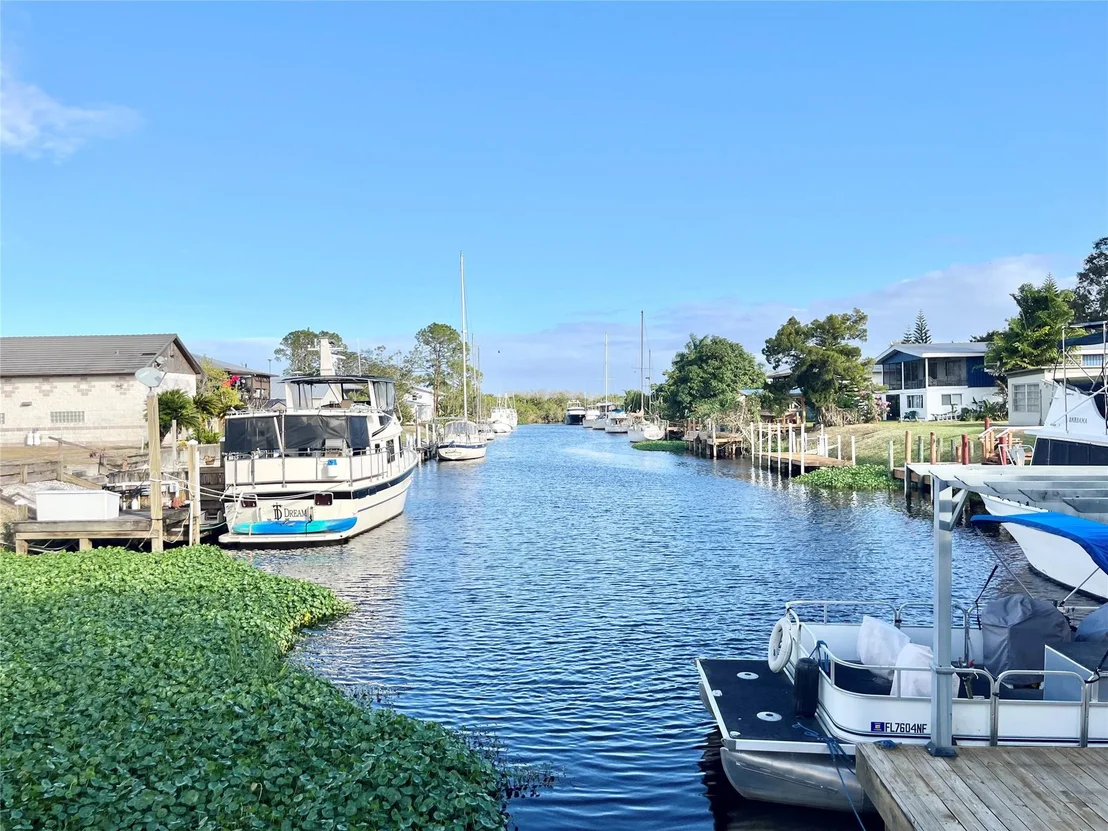 Photo of 1065 Riverview Drive