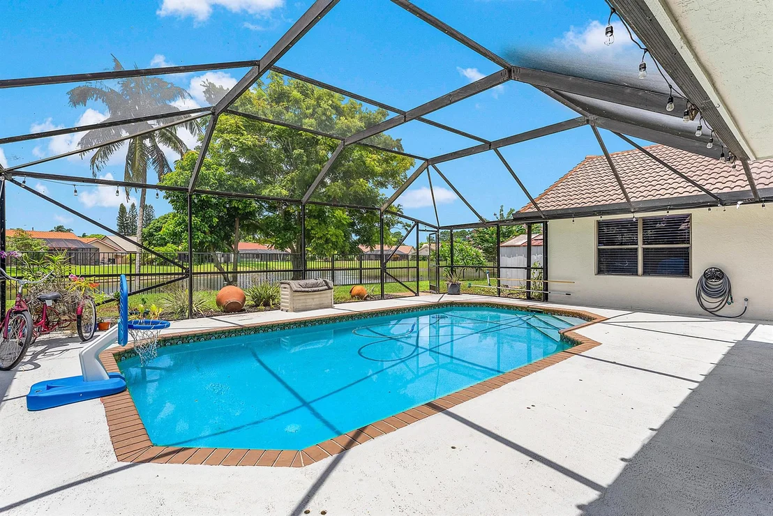 Photo of 9847 Sun Pointe Drive