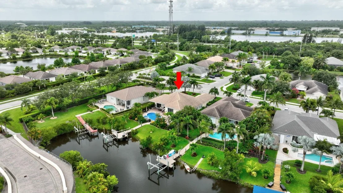 Photo of 699 SW River Bend Circle