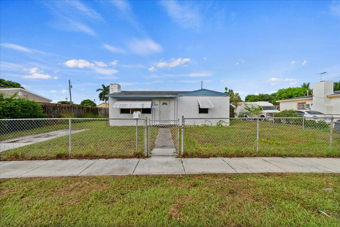 Photo of 725 Elm Road