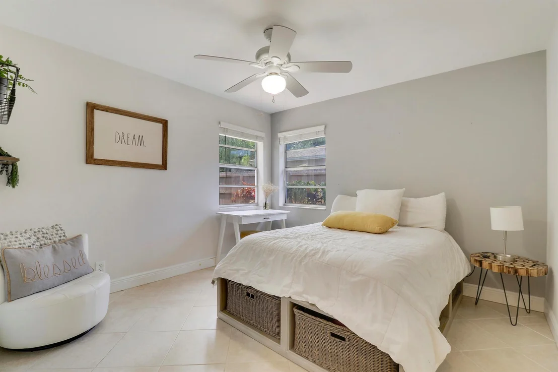 Photo of 612 Oak Ter Terrace