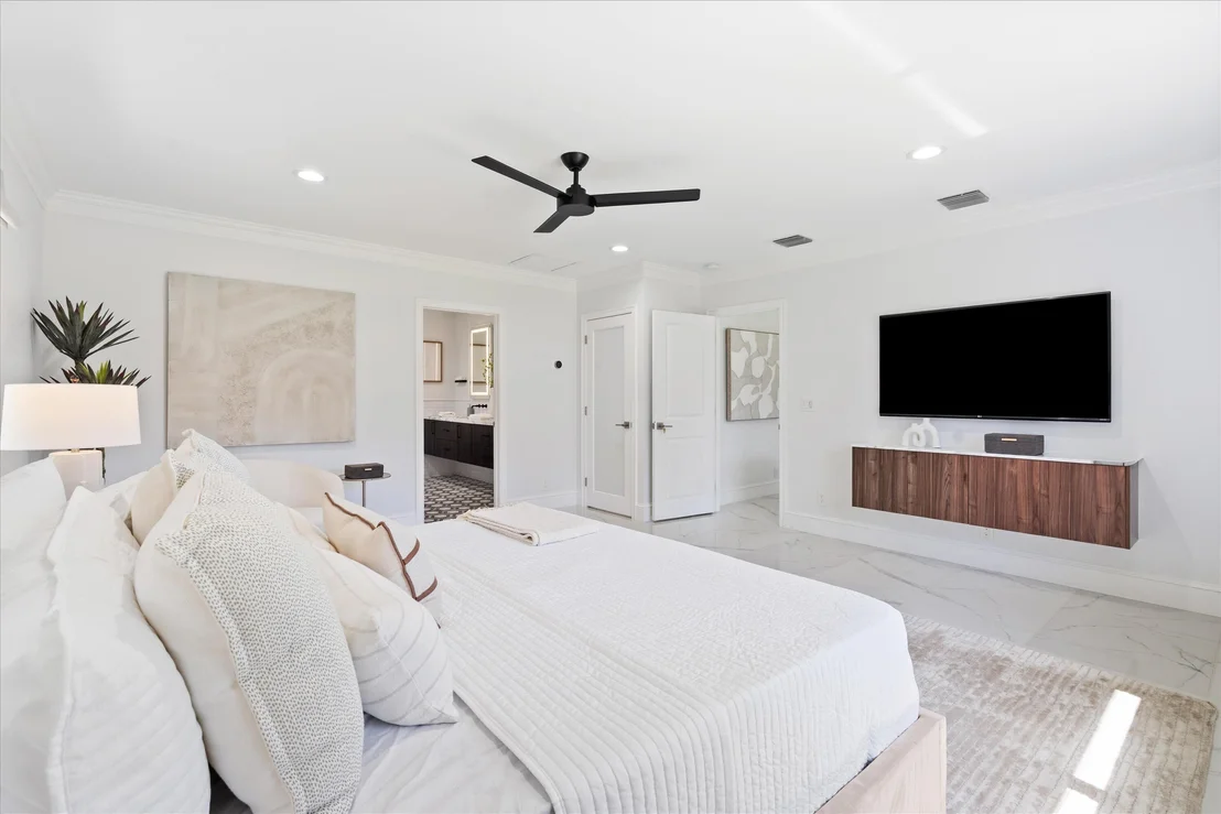 Photo of 7647 Lawrence Road