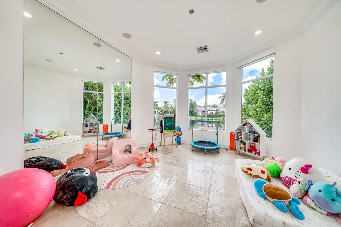 Photo of 17593 Middle Lake Drive