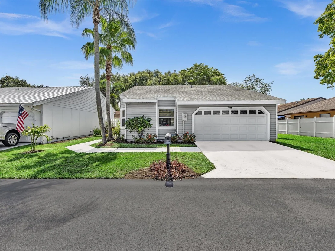 Photo of 8 Hawthorne Lane