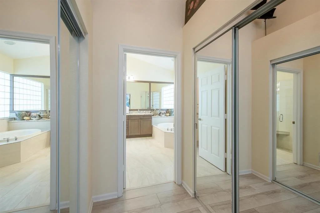 Photo of 7542 Charing Cross Lane