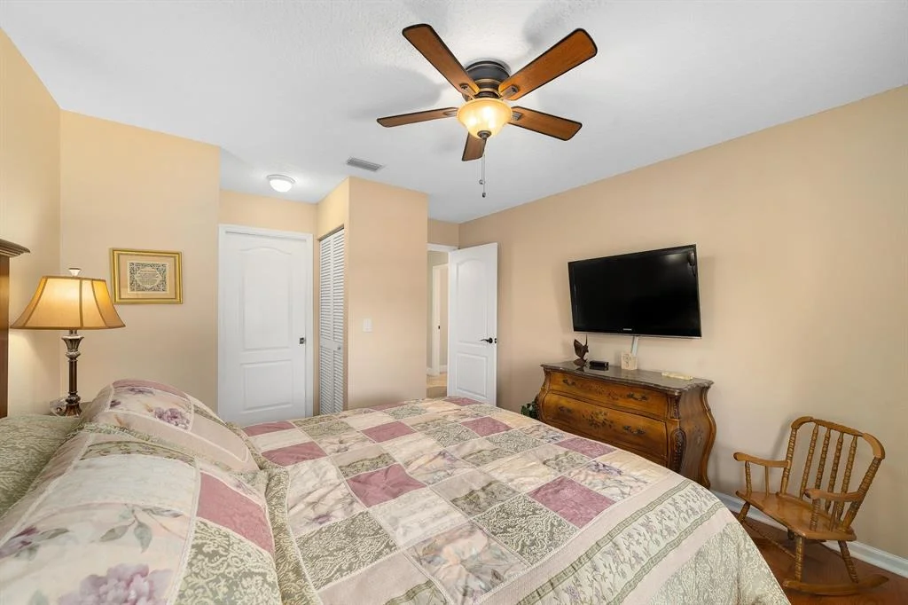 Photo of 930 Dickens Place