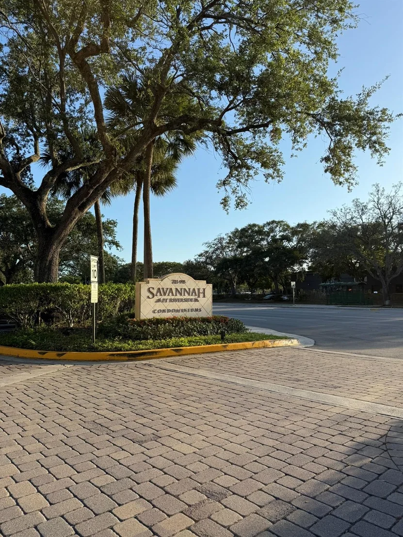 Photo of Unit 737 at 875 Riverside Drive