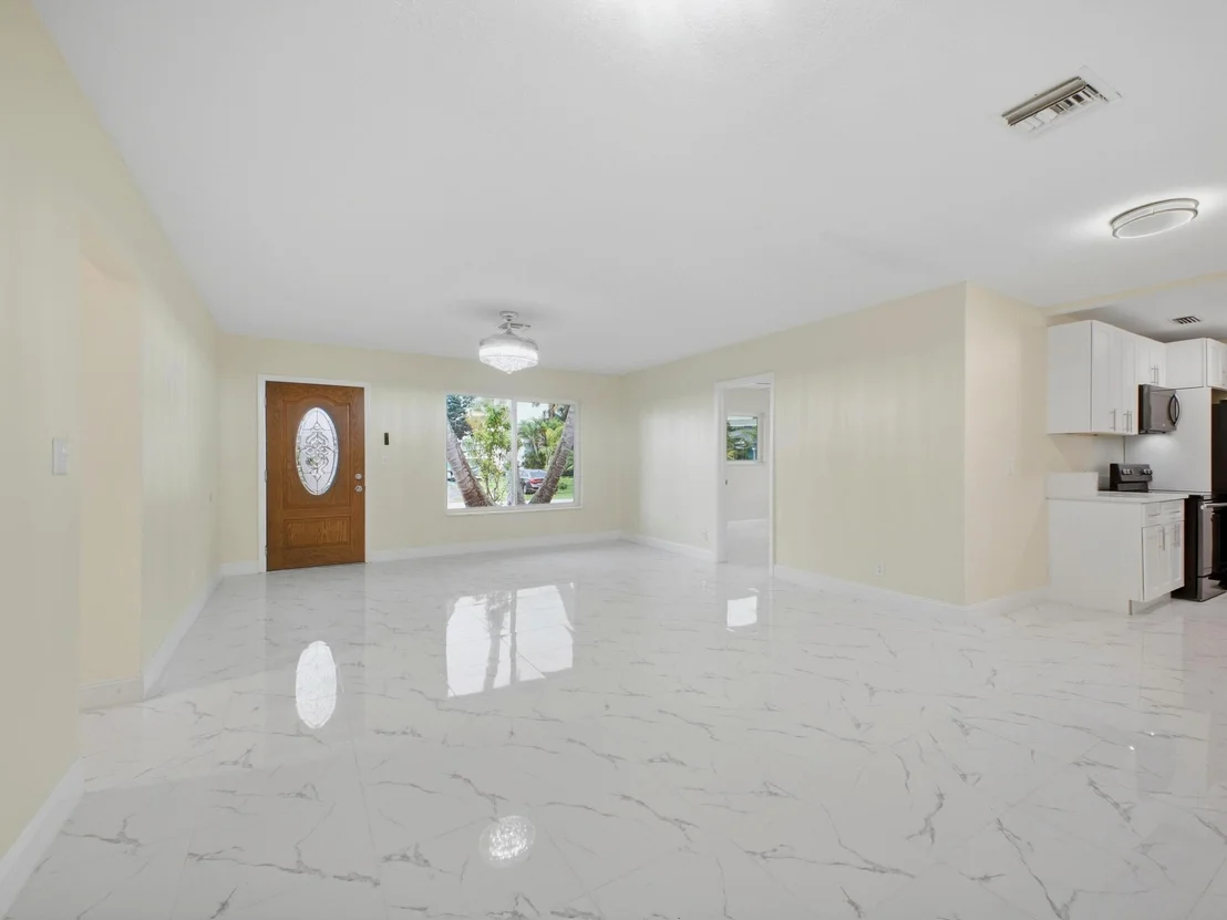 Photo of 1421 Crest Drive