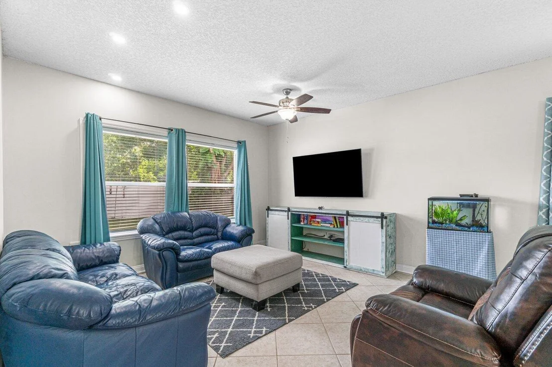 Photo of 1071 Fairfax Circle W