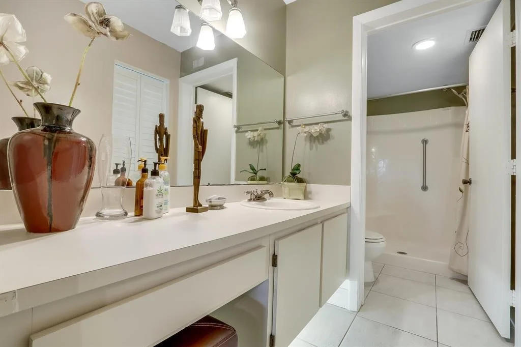 Photo of Unit D at 501 Pinecrest Circle