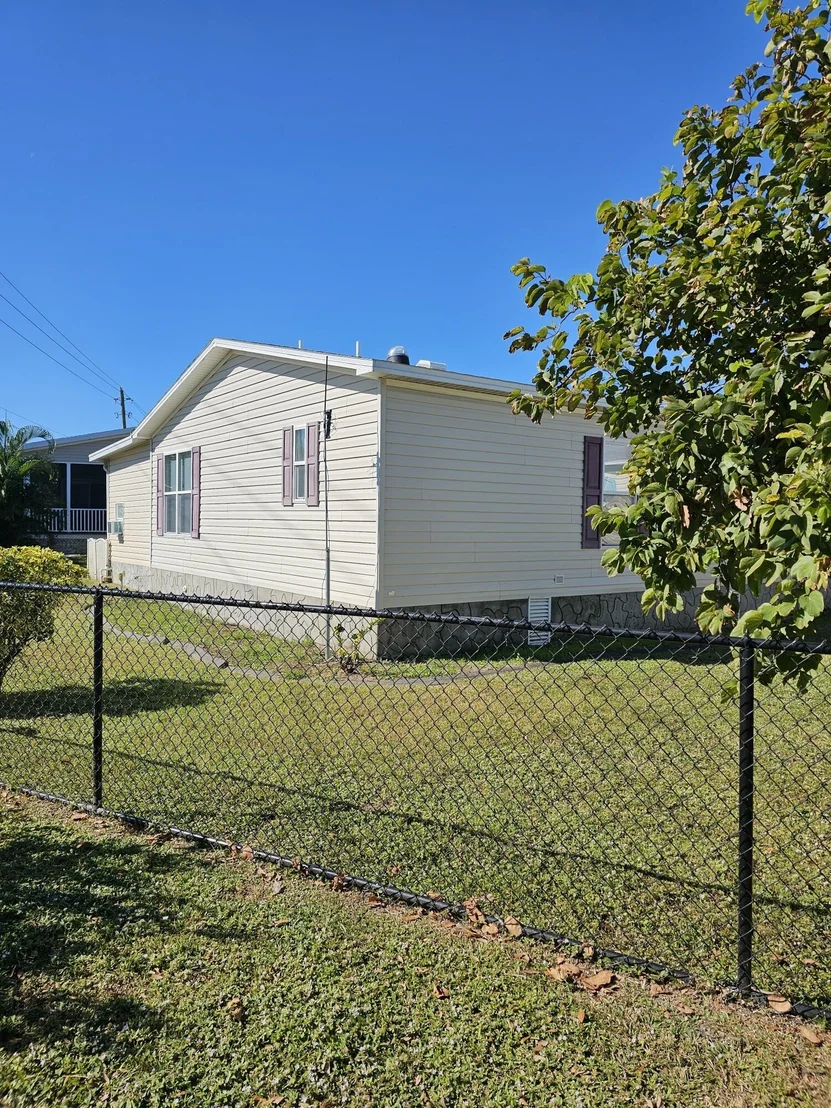 Photo of 877 Laurel Circle