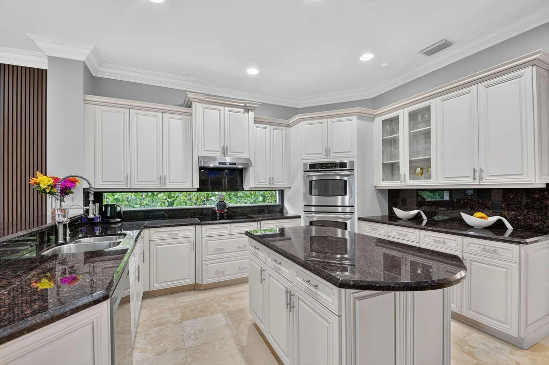 Photo of 718 Edgebrook Lane