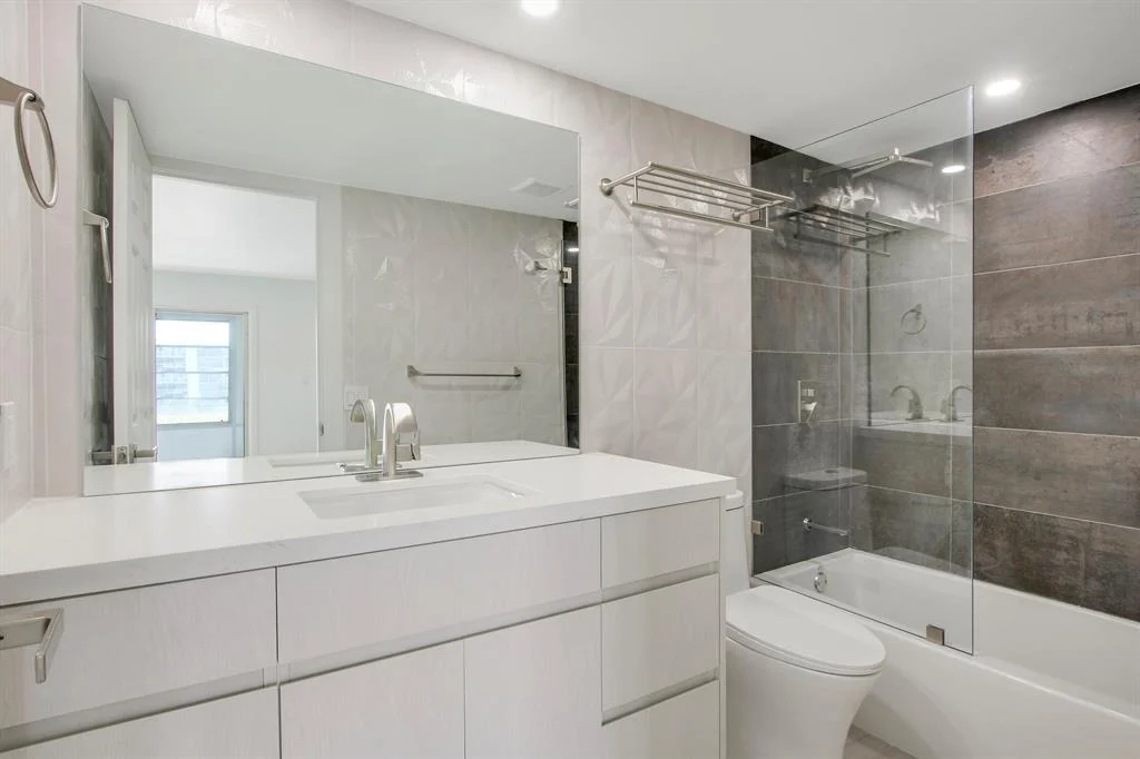 Photo of Unit K1 at 1905 Bermuda Circle