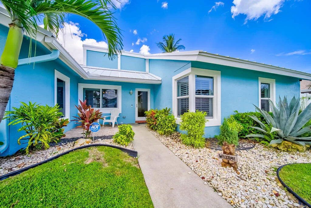 Photo of 841 NW 8th Way