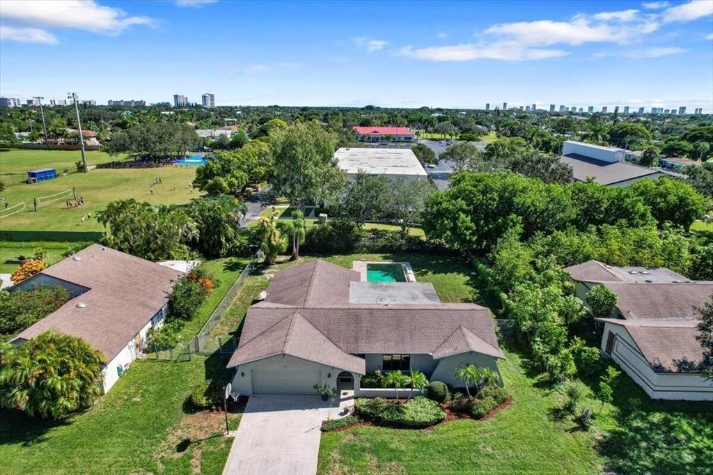 Photo of 901 Alamanda Drive