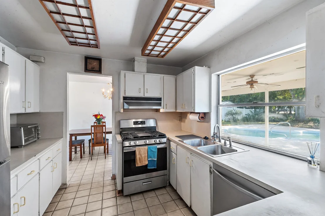 Photo of 404 Highwood Circle