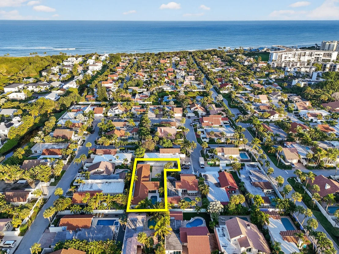 Photo of 105 W Tarpon Lane