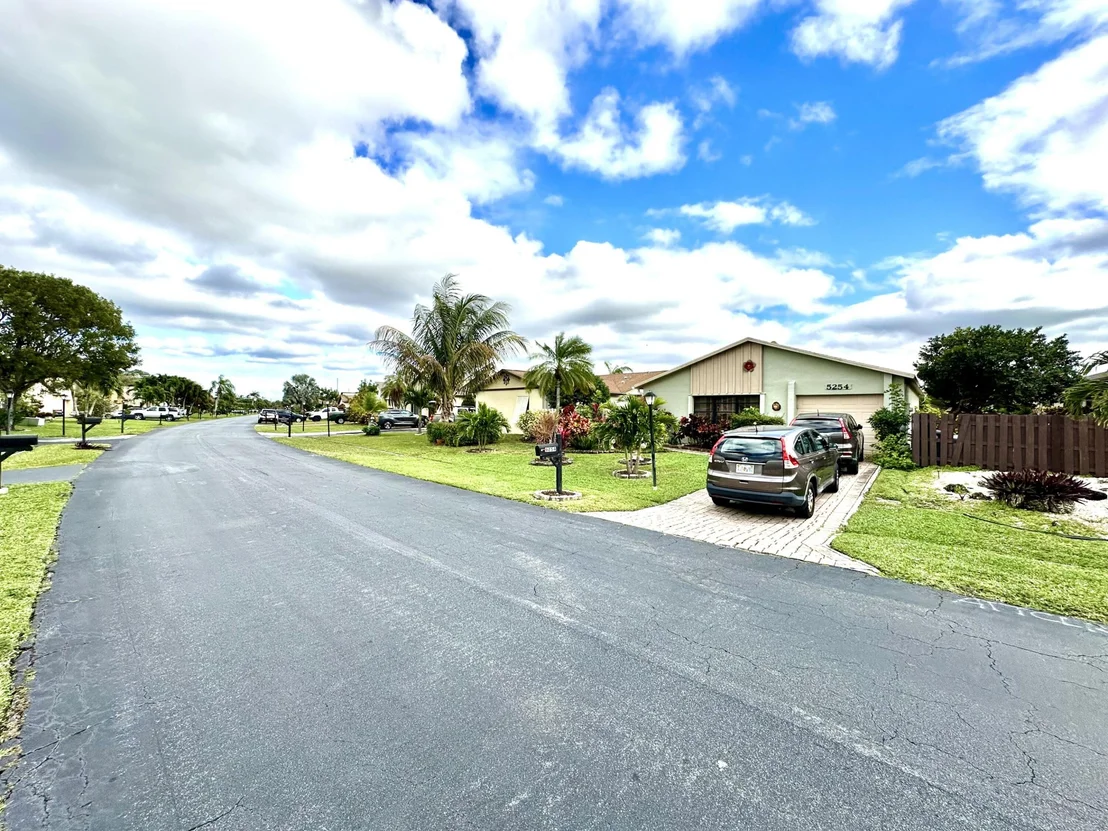 Photo of 5254 Mirror Lakes Boulevard