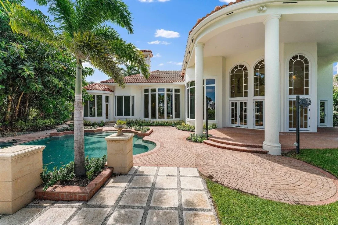 Photo of 42 Saint Thomas Drive