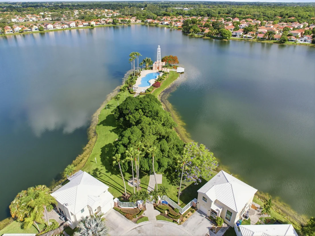 Photo of 6582 Bayfront Drive