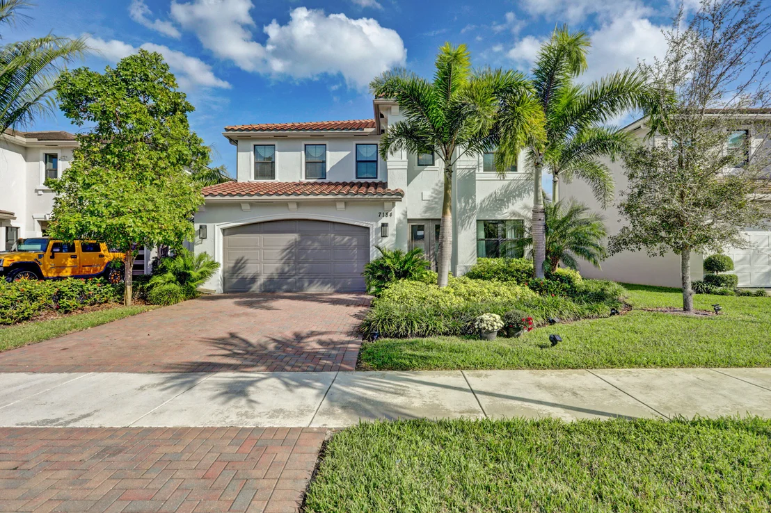 Photo of 7184 Montereal Path