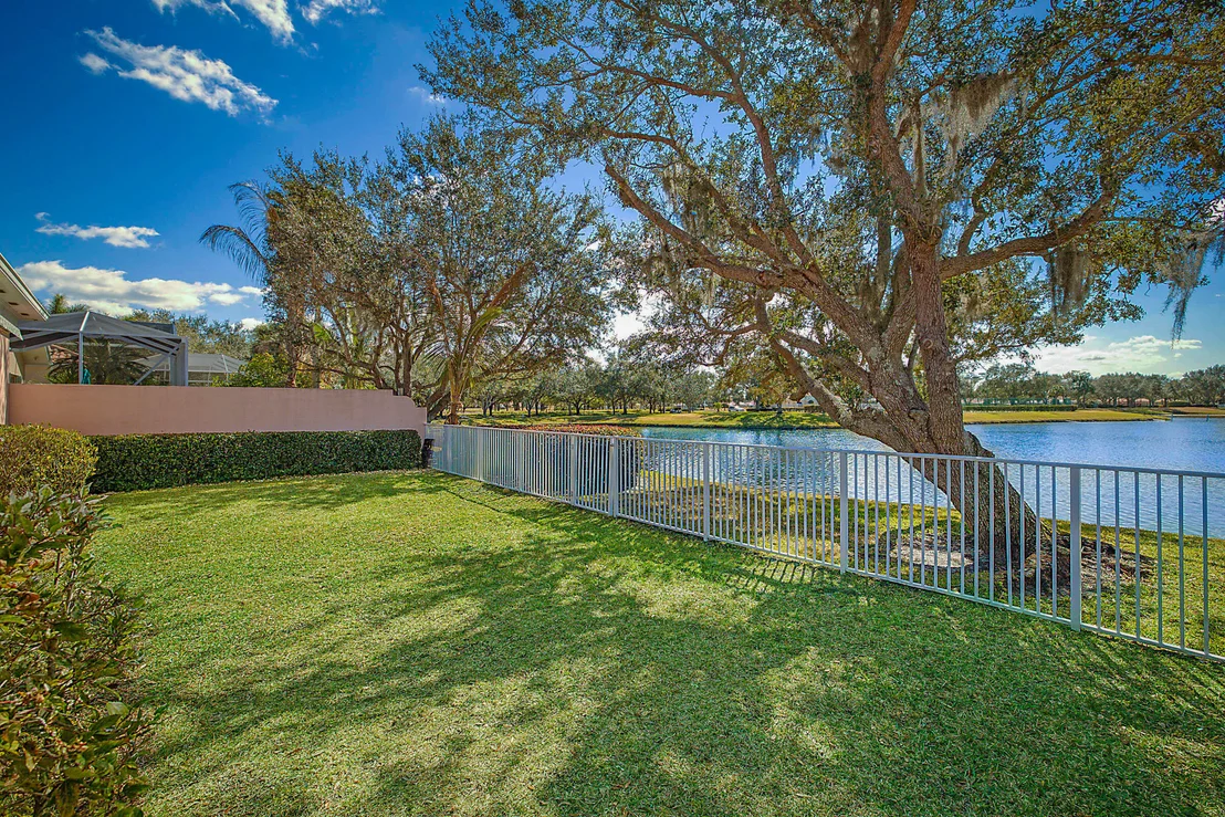 Photo of 1226 SW Eagleglen Place Place