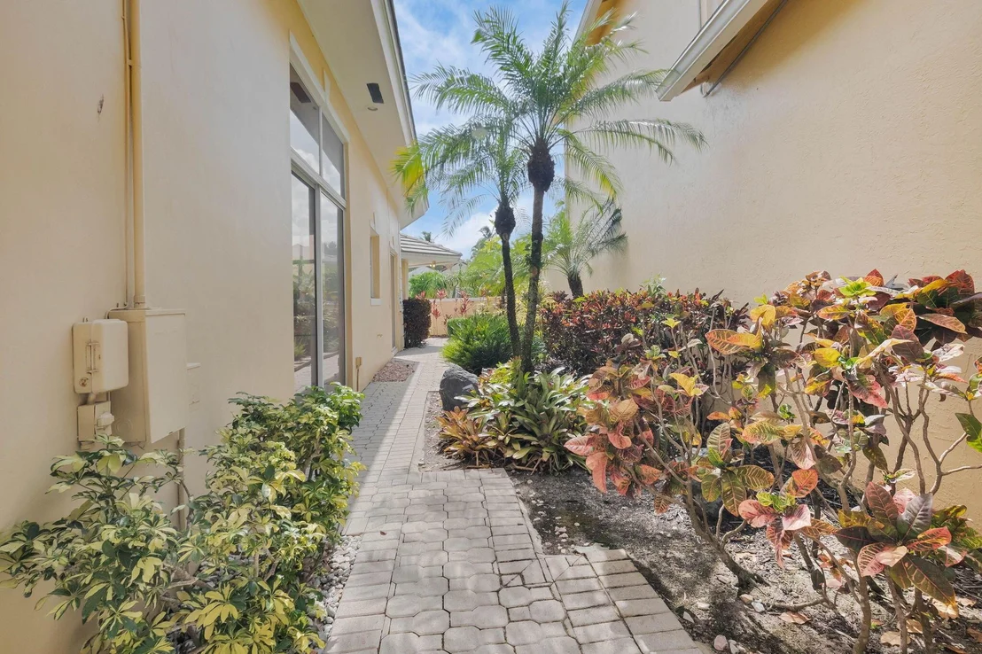 Photo of 7729 Travlers Tree Drive