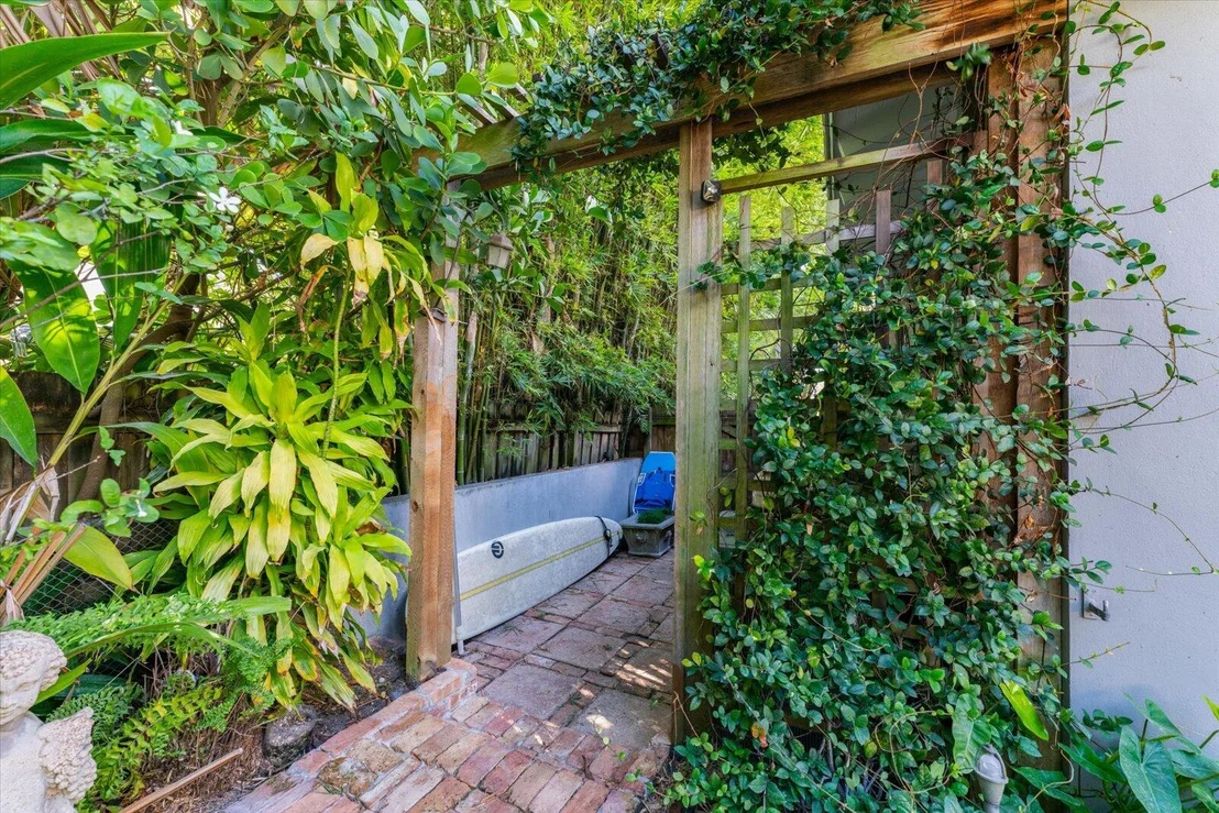Photo of 733 Sunset Road
