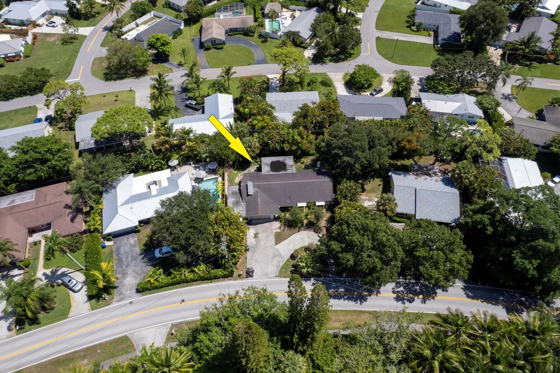 Photo of 229 W Riverside Drive
