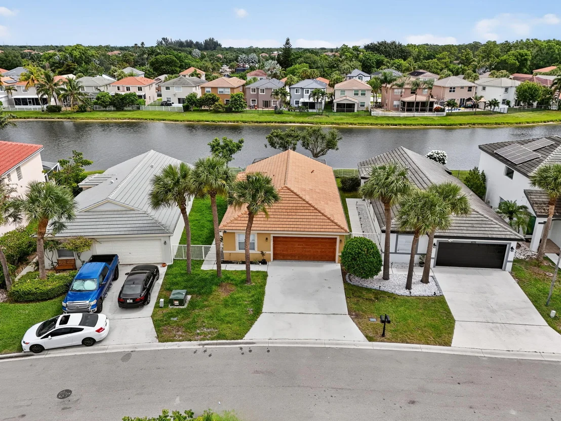 Photo of 6121 Spring Isles Boulevard