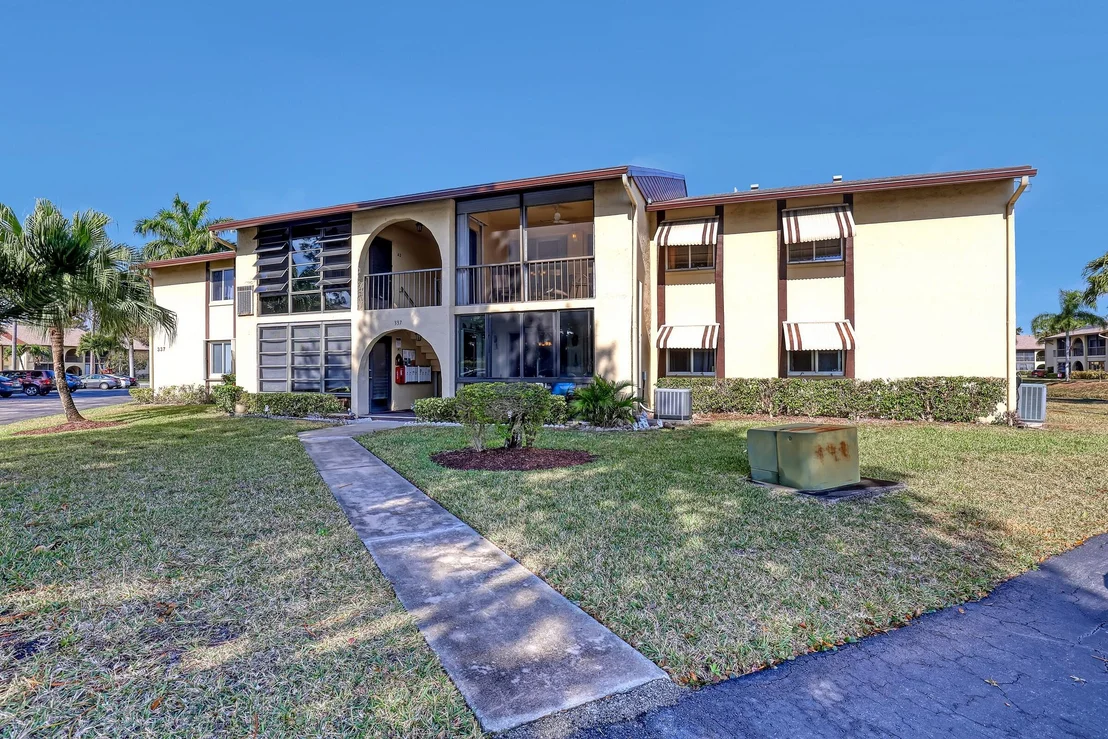 Photo of Unit D2 at 337 Pine Ridge Circle