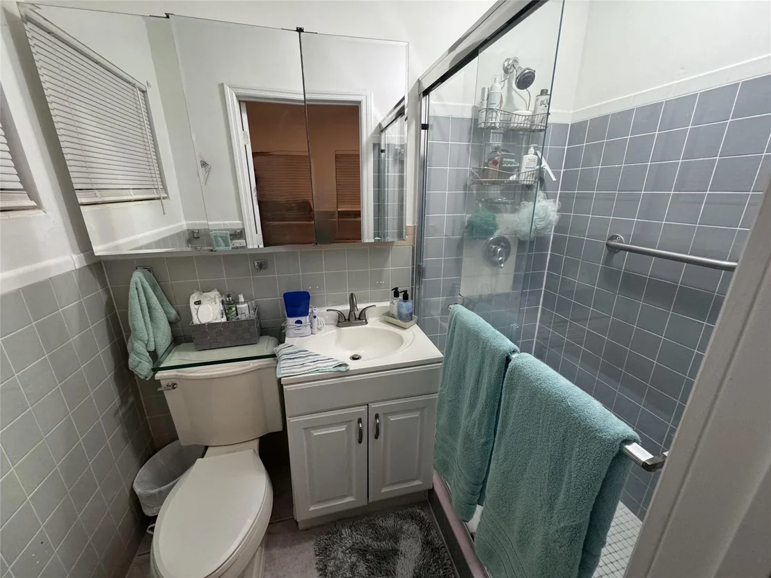 Photo of 3221 NE 9th Te