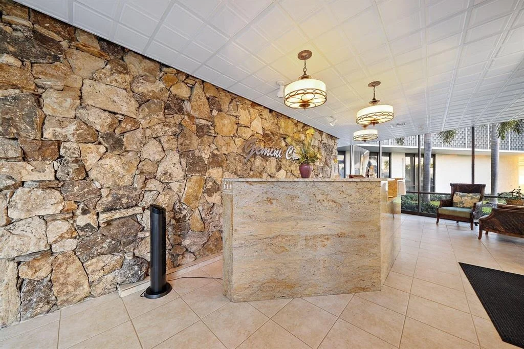 Photo of Unit 708 at 336 Golfview Road