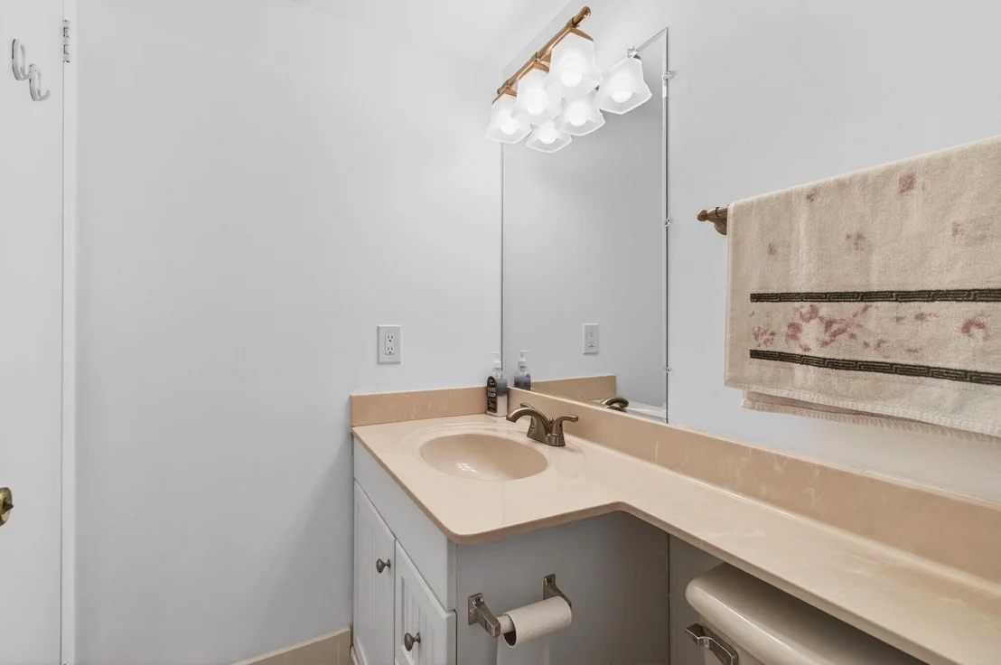 Photo of 2035 Cornwall B