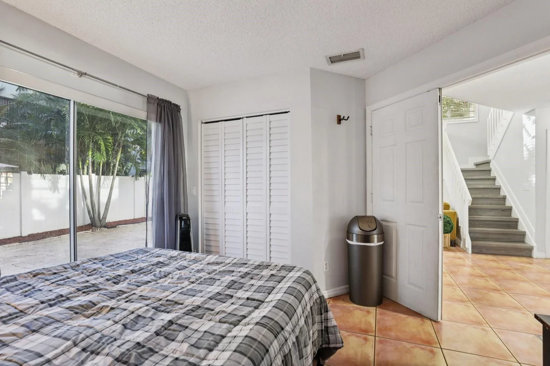 Photo of 972 Azure Lane