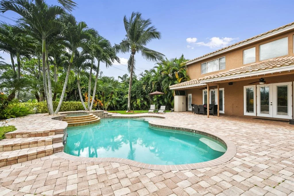 Photo of 352 Kingfisher Drive