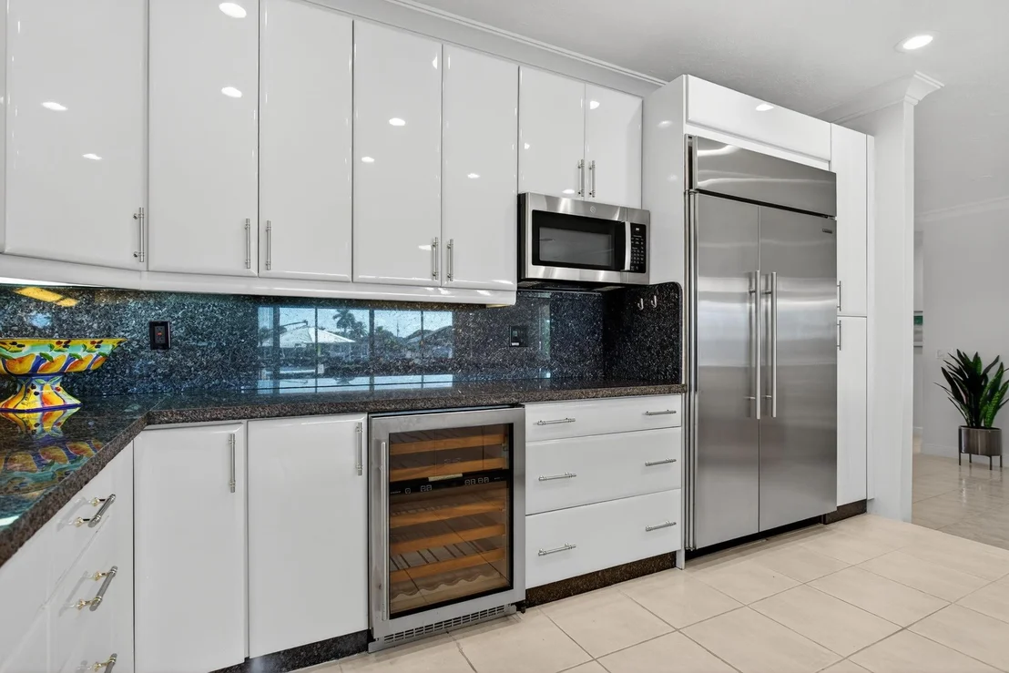 Photo of 513 S Riverside Drive