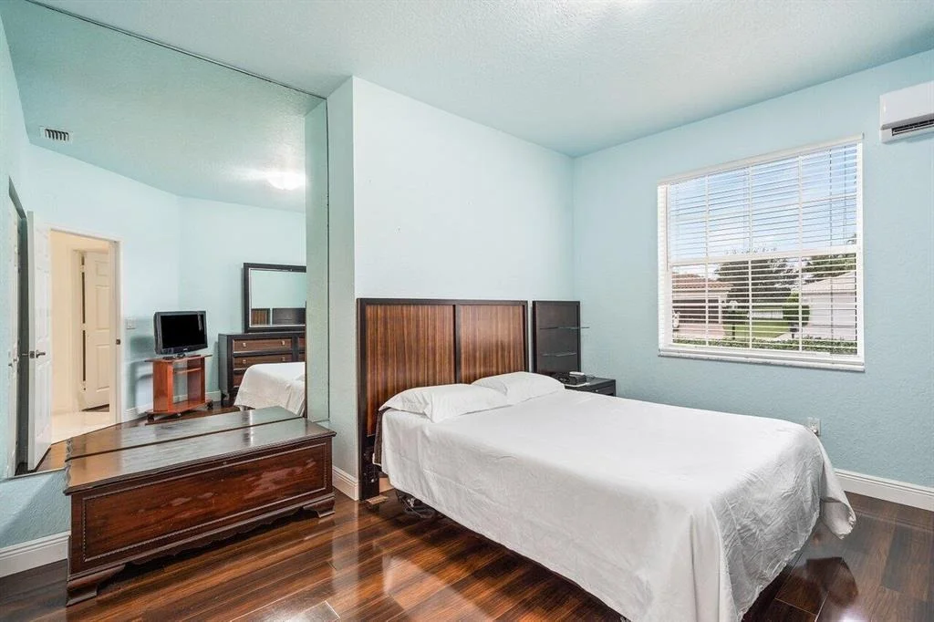 Photo of 12824 Hyland Circle