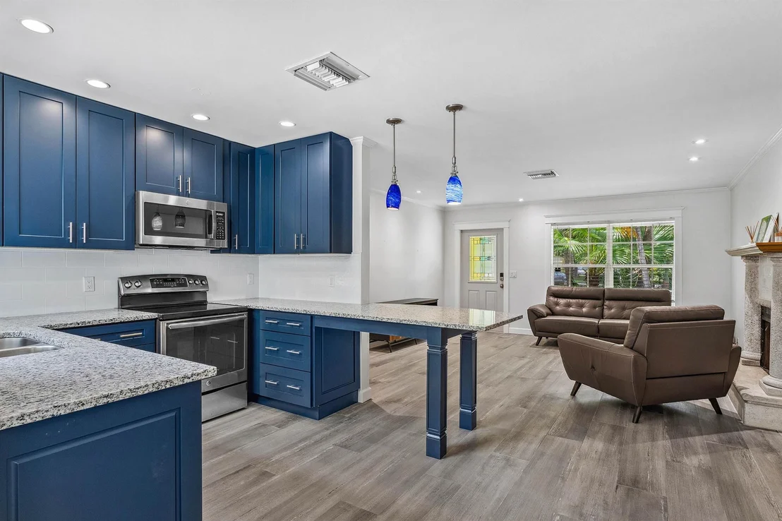 Photo of 165 Lakeside Drive