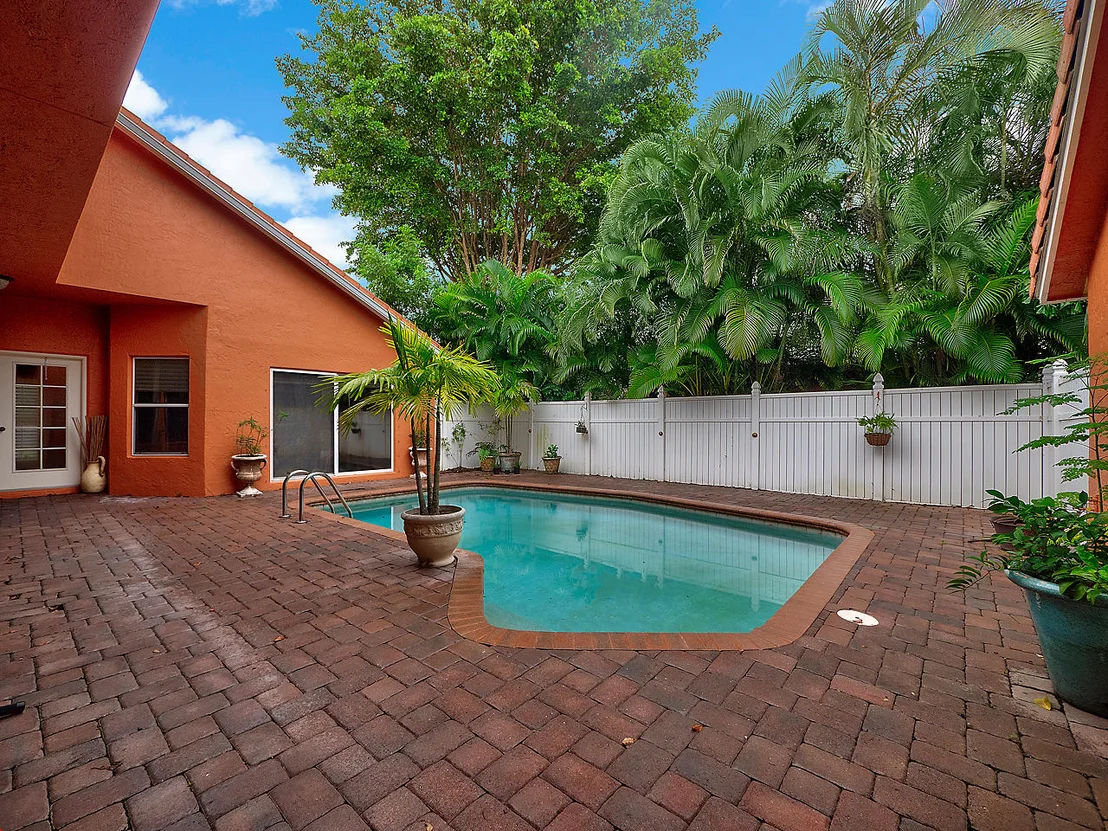 Photo of 2749 Pointe Circle