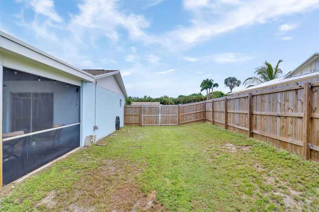 Photo of 612 Oak Ter Terrace