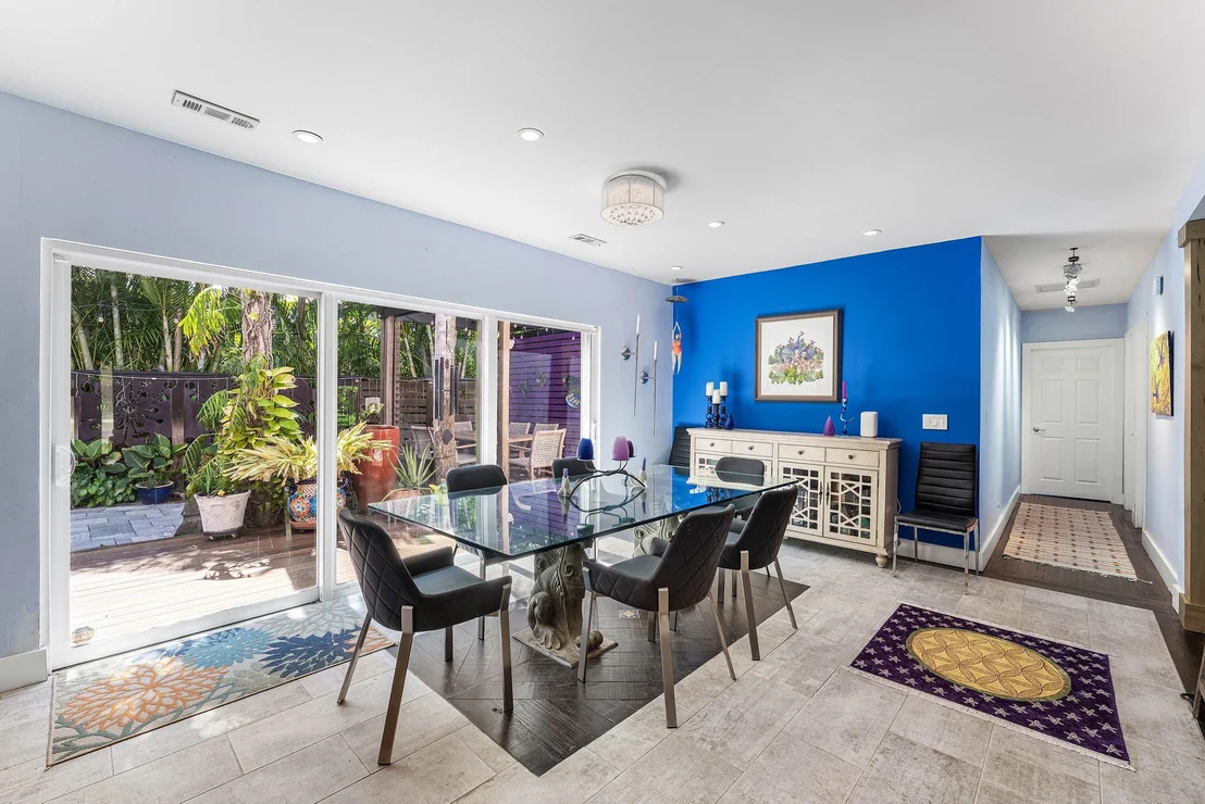 Photo of 742 PARK Drive W