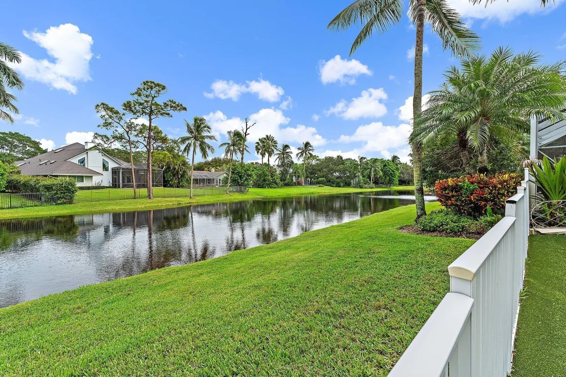 Photo of 18647 SE Lakeside Way