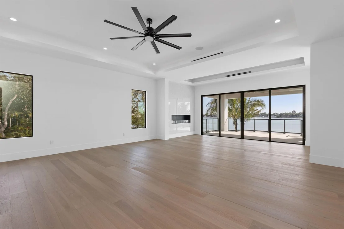 Photo of 88 W Riverside Drive